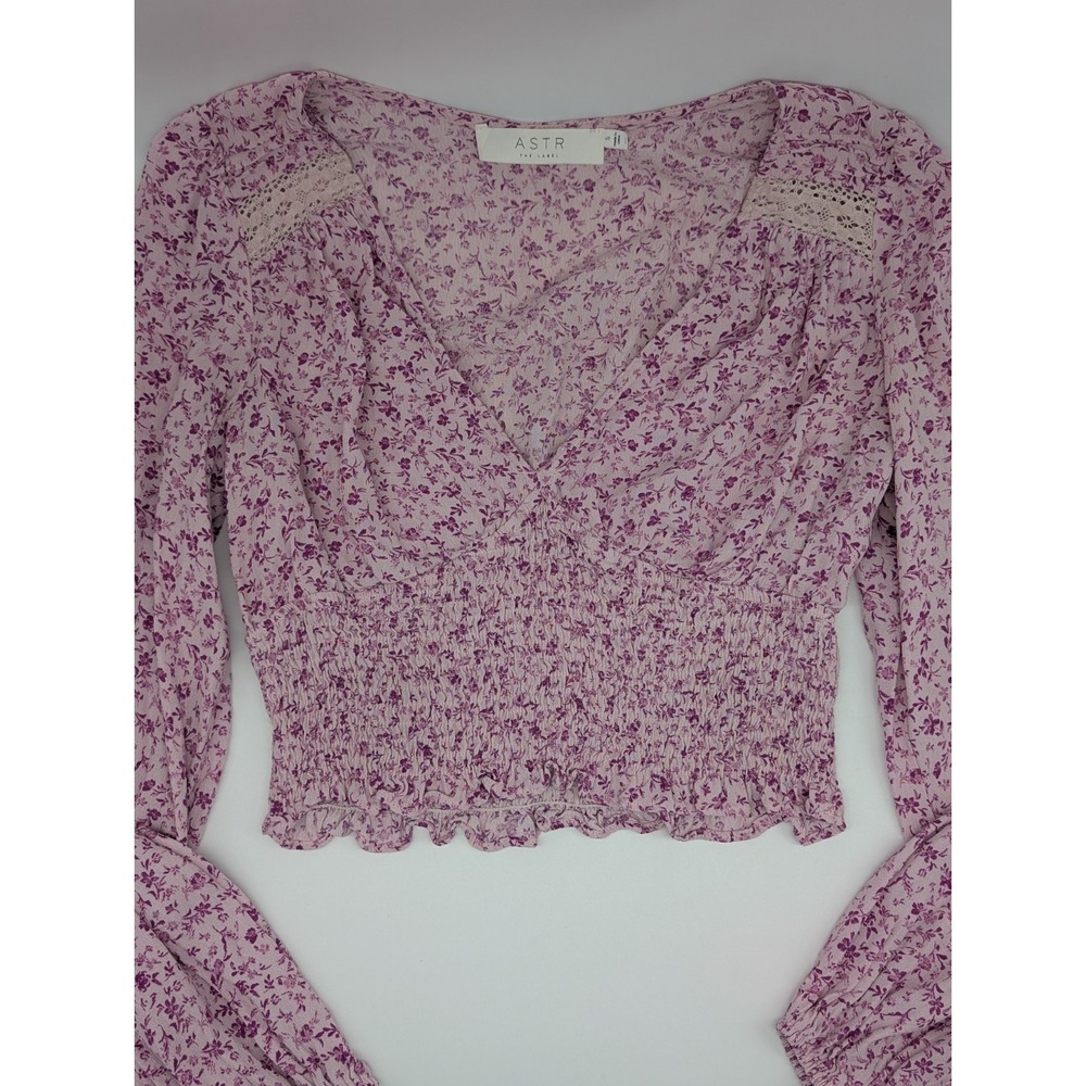 ASTR The Label size Small Blouse Pink‎ Fuchsia Floral V-Neck Cropped Long Sleeve